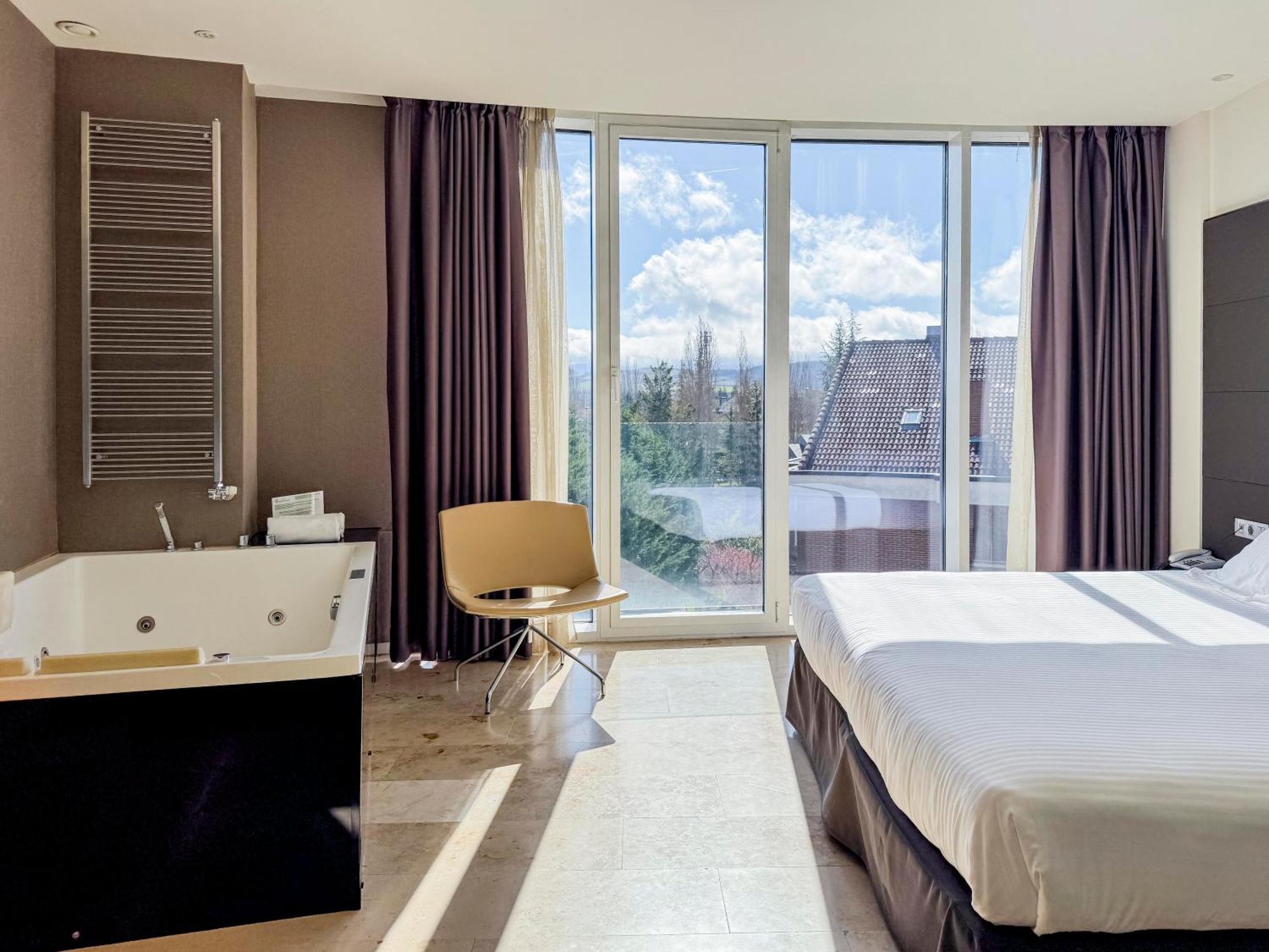 Sercotel Jardines De Uleta Apartahotel 4*