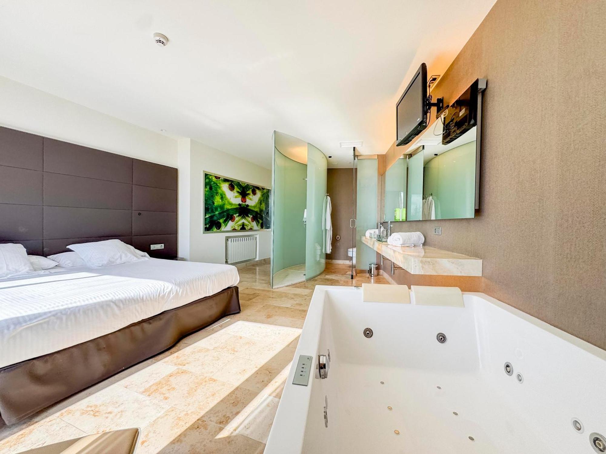 Apartahotel Sercotel Jardines De Uleta 4*